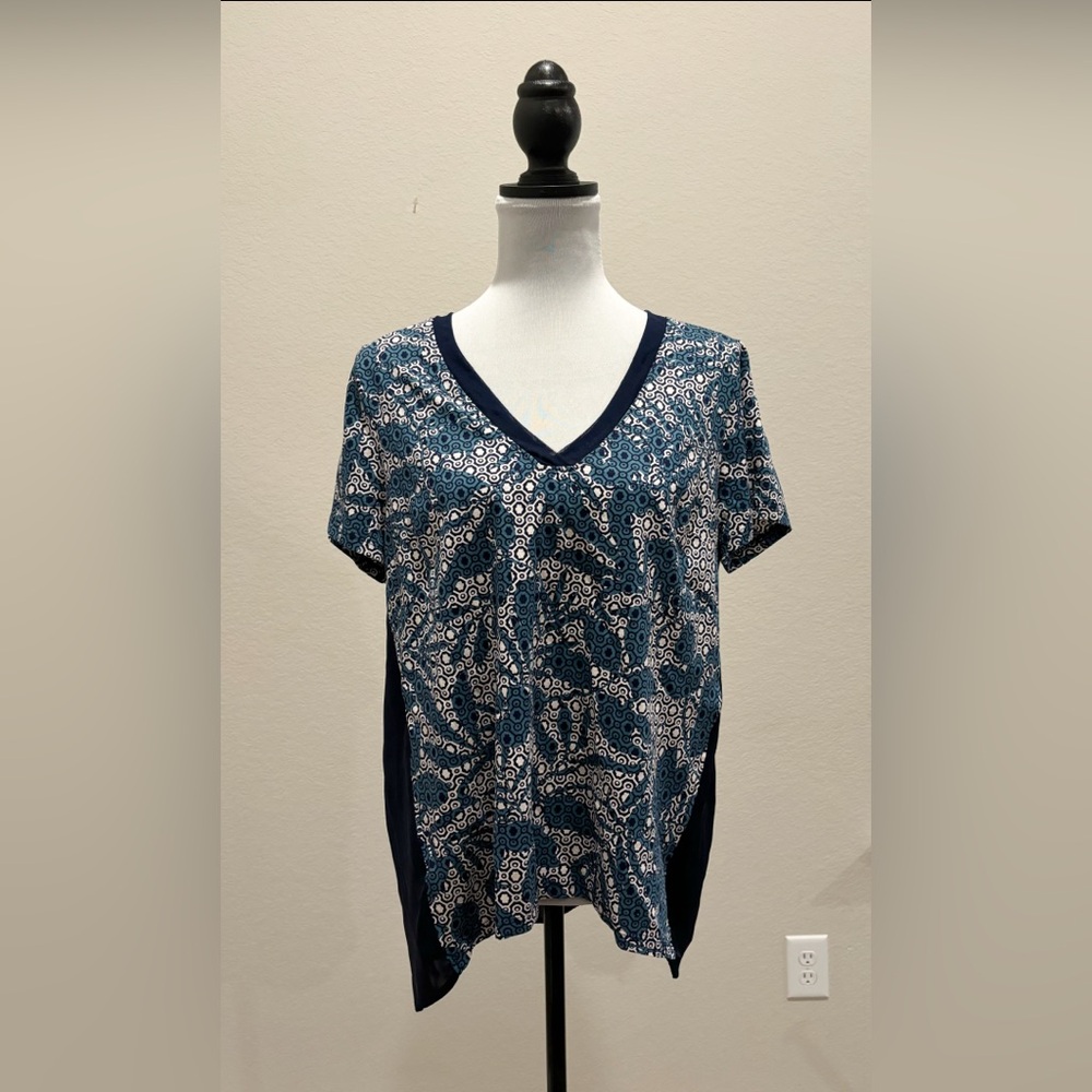 Tommy Bahama Breezy Blooms Mixed T-Shirt.